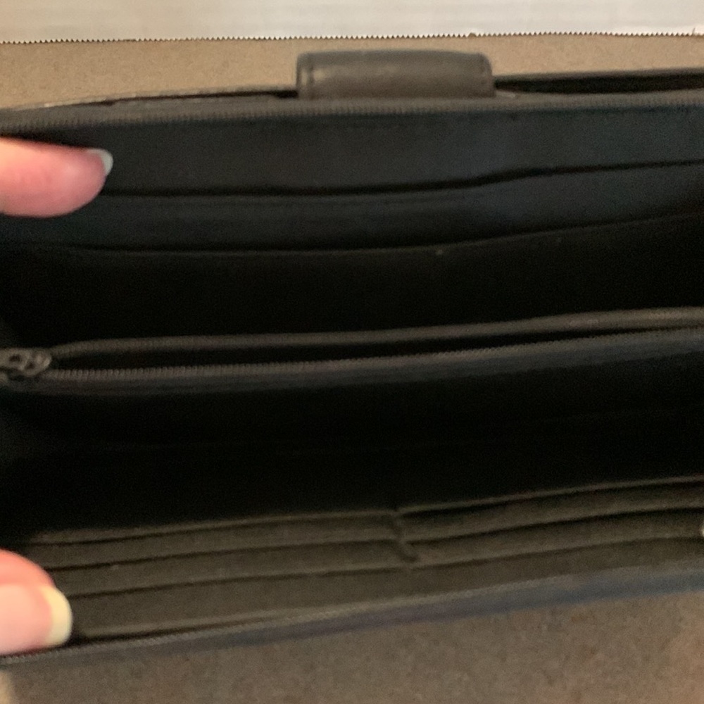 Wilson Leather Black Leather Wallet - Picture 3 of 8